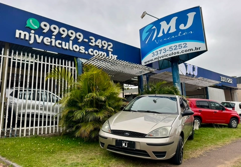 Ford Focus 2004 Prata — foto 1 de 3