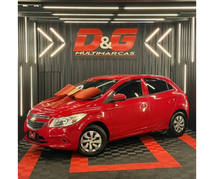 Chevrolet Onix 2015 Vermelho — foto 1 de 3