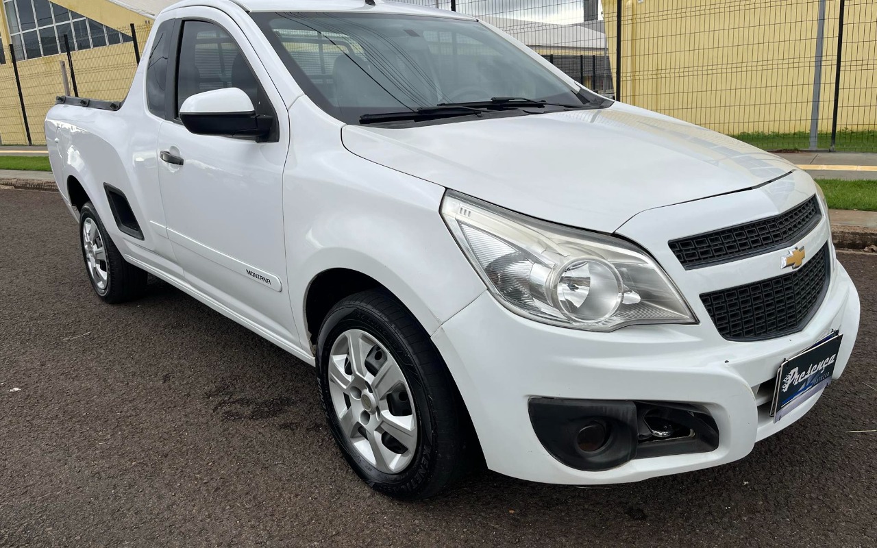 Chevrolet Montana 2012 Branco — foto 1 de 3