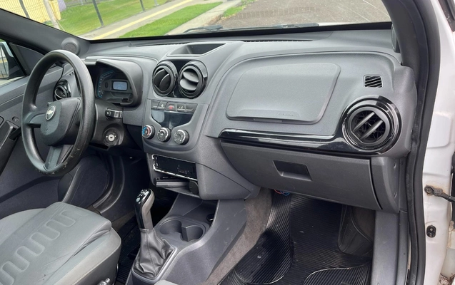 imagem-https://www.socarrao.com.br/sc-vehicle-images-prod/3455621/1787760176034-MDdmZGIyOTYtMGQ2MS00NDc2LWJmYmYtYzQwNmI4NTI5NDJlLmpwZw.jpg