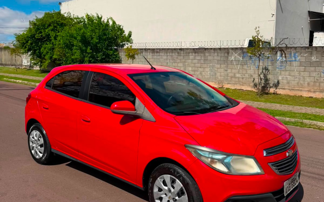 Chevrolet Onix 2013 Vermelho — foto 1 de 3