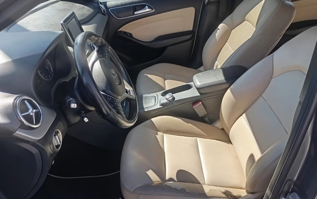 imagem-https://www.socarrao.com.br/sc-vehicle-images-prod/3455745/1787761586529-V2hhdHNBcHAgSW1hZ2UgMjAyNi0wNy0xNCBhdCAwOS41MC4xMyAoMSkuanBlZw.jpeg