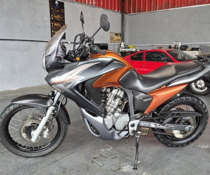 Honda XL 700V TRANSALP 2014 Laranja — foto 1 de 3