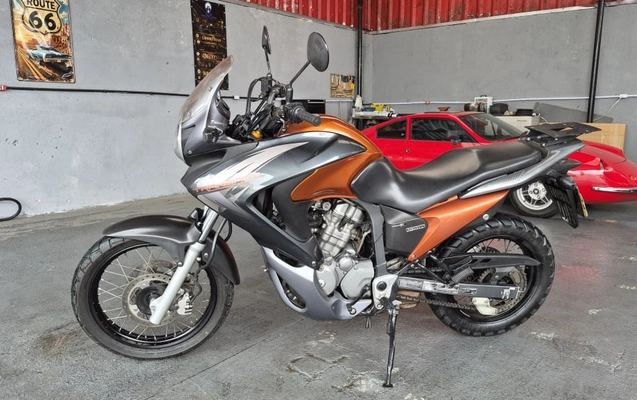 imagem-https://www.socarrao.com.br/sc-vehicle-images-prod/3456921/1787770860524-vehicle_image_1787770437_809c1a6b9363c9f4a400dc670d685e19.jpeg