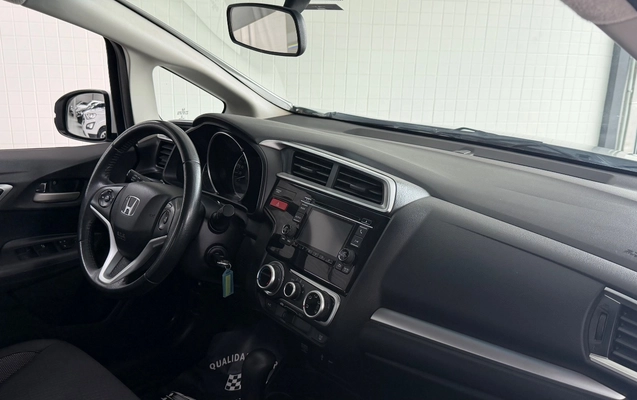 imagem-https://www.socarrao.com.br/sc-vehicle-images-prod/3456923/1787770594687-SU1HXzMyMDMuanBlZw.jpeg