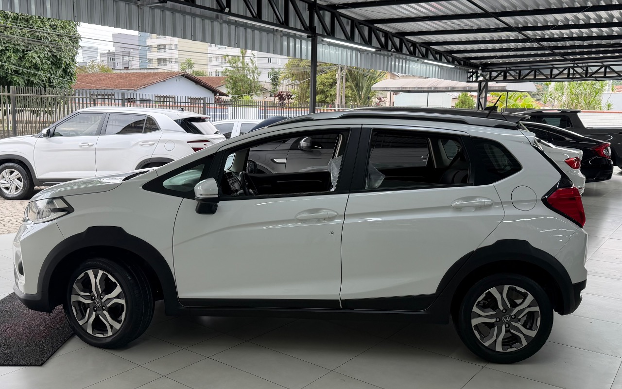 imagem-https://www.socarrao.com.br/sc-vehicle-images-prod/3456923/1787770594804-SU1HXzMyMDEuanBlZw.jpeg
