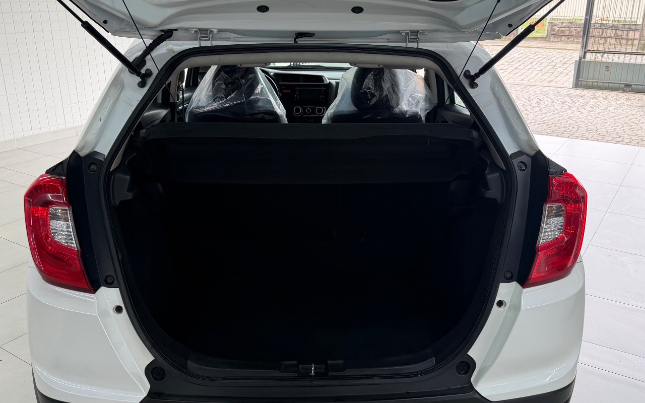 imagem-https://www.socarrao.com.br/sc-vehicle-images-prod/3456923/1787770594962-SU1HXzMyMDQuanBlZw.jpeg