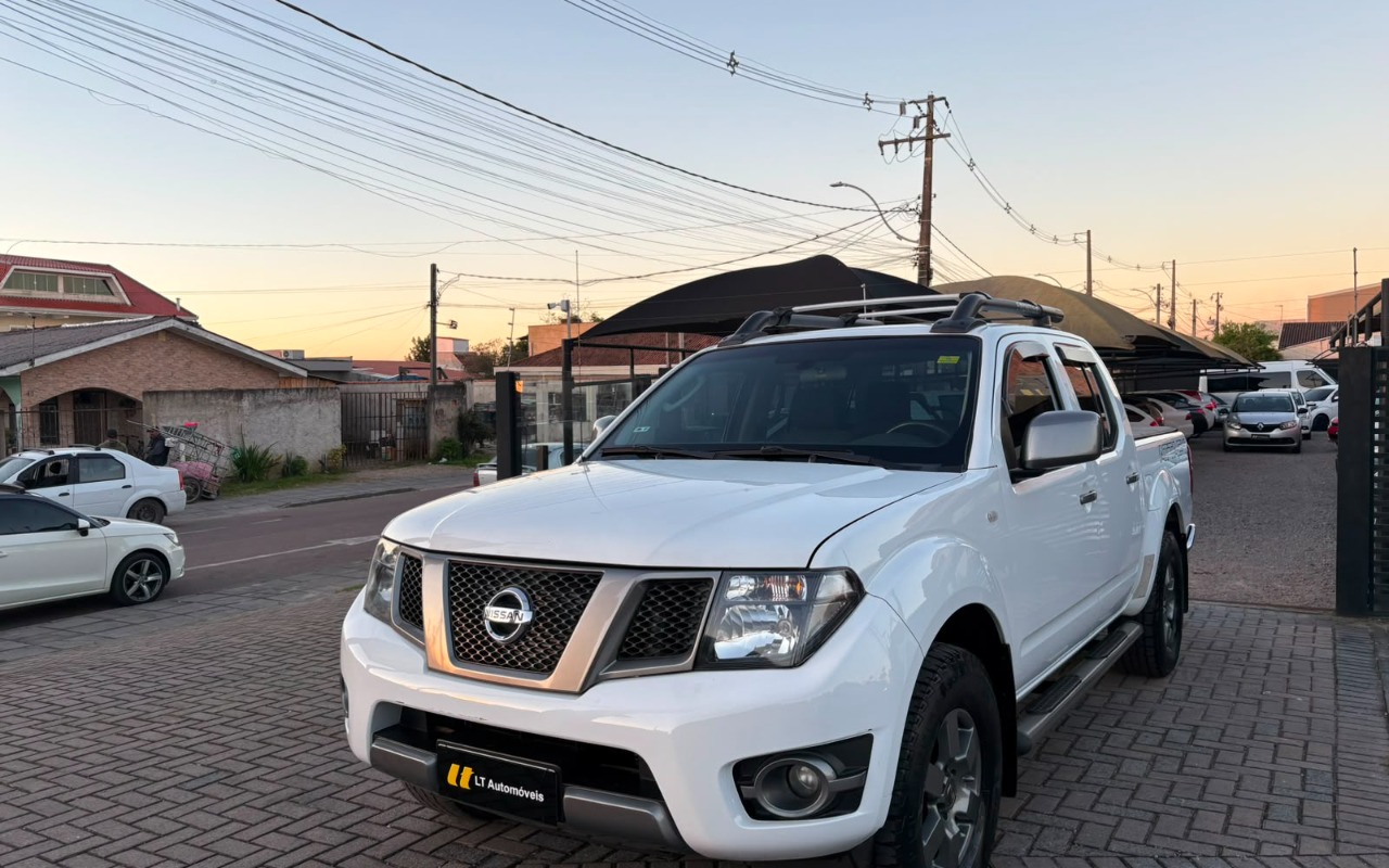 Nissan Frontier 2015 Branco — foto 1 de 3