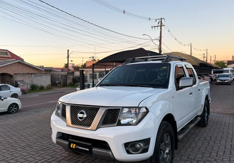 Nissan Frontier 2015 Branco — foto 1 de 3