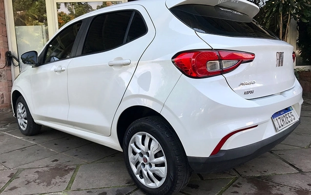 imagem-https://www.socarrao.com.br/sc-vehicle-images-prod/3457423/1787857758527-ekrnpRuKCjNpL54mdK8kzAgBbQsEMRgn.jpg
