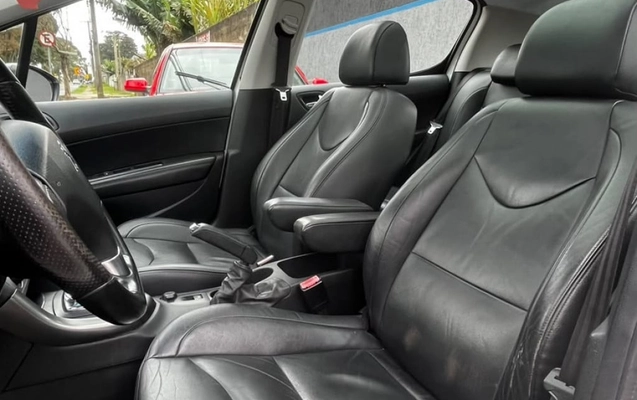 imagem-https://www.socarrao.com.br/sc-vehicle-images-prod/3457838/1788184401536-vehicle_image_1787774854_fe993af26defe1d7fec4c161501194a1.jpeg