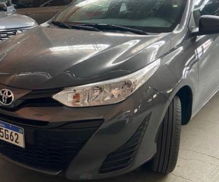 Toyota Yaris 2022 Cinza — foto 1 de 3