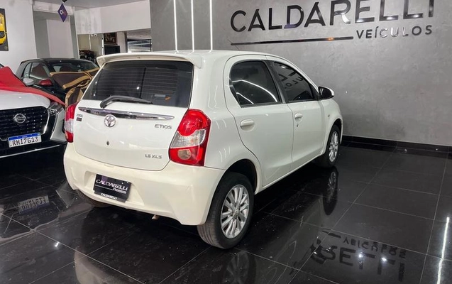 imagem-https://www.socarrao.com.br/sc-vehicle-images-prod/3458419/1788549073315-8420161_1_B_26e8336168.jpeg