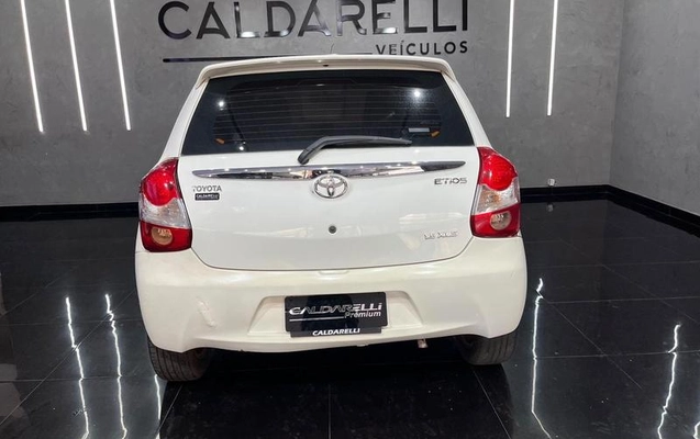 imagem-https://www.socarrao.com.br/sc-vehicle-images-prod/3458419/1788549073318-8420161_2_B_1f69a8f4d0.jpeg