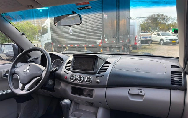 imagem-https://www.socarrao.com.br/sc-vehicle-images-prod/3458577/1787779518309-283bdfb6-1436-4b6e-86f7-c1e544b42f2d.jpg