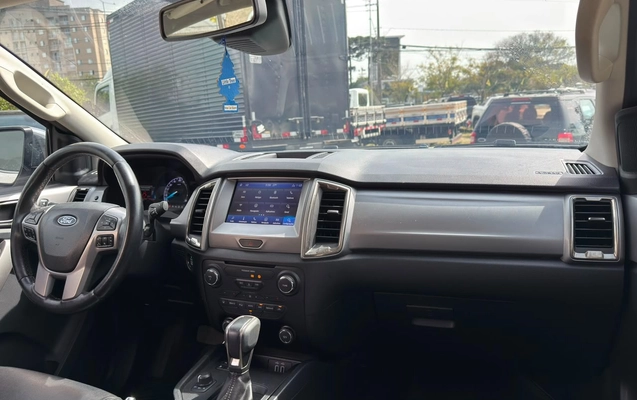 imagem-https://www.socarrao.com.br/sc-vehicle-images-prod/3458578/1789522156287-21533cf4-46af-482d-a3bb-26b377dbda5b.jpg