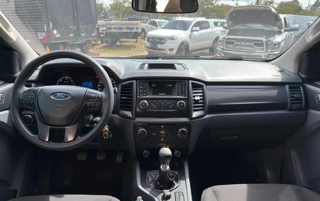imagem-https://www.socarrao.com.br/sc-vehicle-images-prod/3458622/1787779800152-f0308327-dda9-43d5-8b71-c1a6cba2f186.jpg