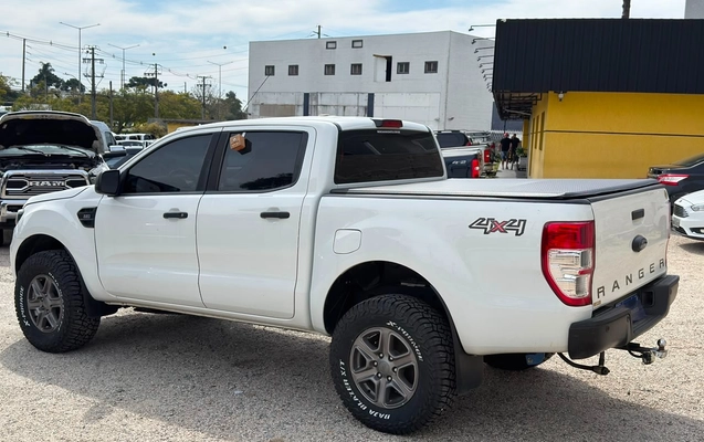 imagem-https://www.socarrao.com.br/sc-vehicle-images-prod/3458622/1787779800153-4745b36c-bad9-4367-ac62-f590809ac2f6.jpg