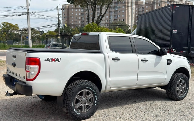 imagem-https://www.socarrao.com.br/sc-vehicle-images-prod/3458622/1787779800154-197f7583-f8d4-40ae-932c-915c971edca8.jpg