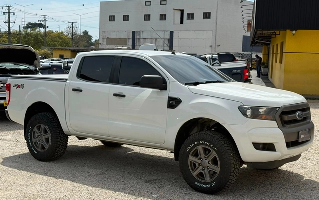 imagem-https://www.socarrao.com.br/sc-vehicle-images-prod/3458622/1787779800160-48577423-8a51-470b-9862-93fafbb44d11.jpg