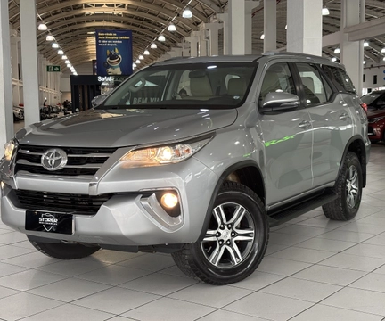 Toyota Hilux SW4 2019 Prata — foto 1 de 3