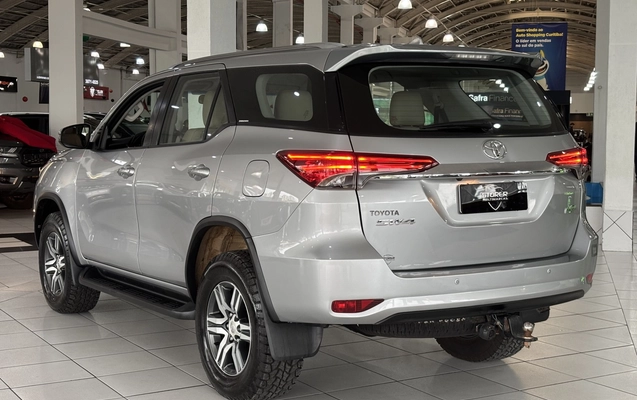 imagem-https://www.socarrao.com.br/sc-vehicle-images-prod/3458779/1787780405454-1_042636.jpg