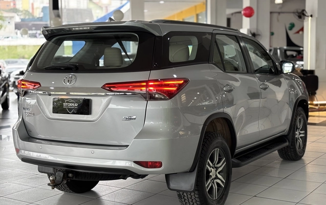imagem-https://www.socarrao.com.br/sc-vehicle-images-prod/3458779/1787780405454-1_042638.jpg