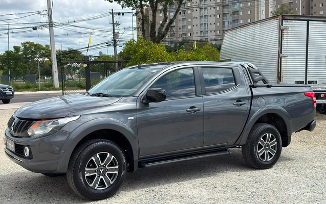 imagem-https://www.socarrao.com.br/sc-vehicle-images-prod/3458969/1787780908543-653a4d3a-eae0-4be5-9890-86d4259a41be.jpg