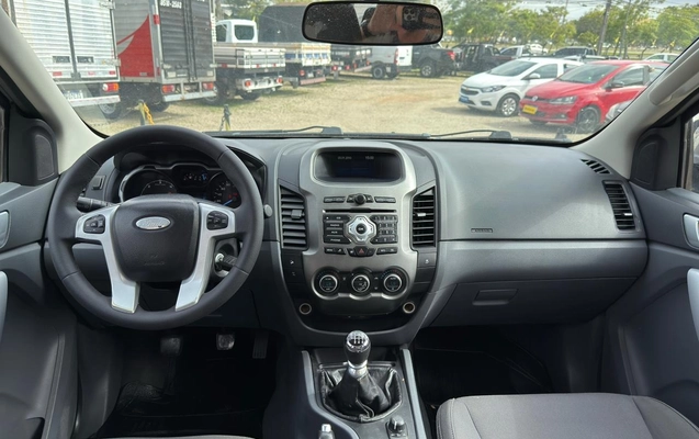 imagem-https://www.socarrao.com.br/sc-vehicle-images-prod/3459001/1787781120296-7329b14a-ea18-4c7d-97de-a6cdb4392510.jpg