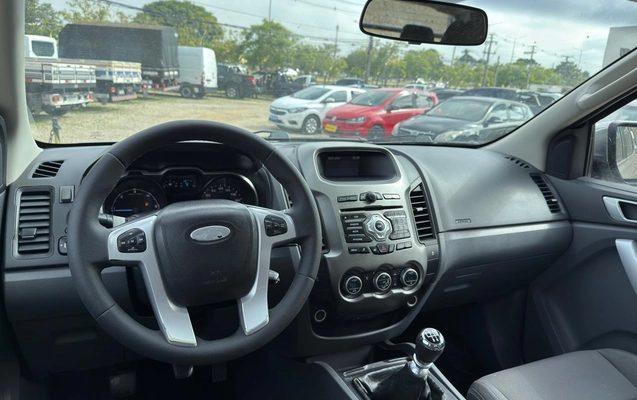 imagem-https://www.socarrao.com.br/sc-vehicle-images-prod/3459001/1787781120297-c3c16c5f-461f-4c3a-931e-686d651c9d33.jpg