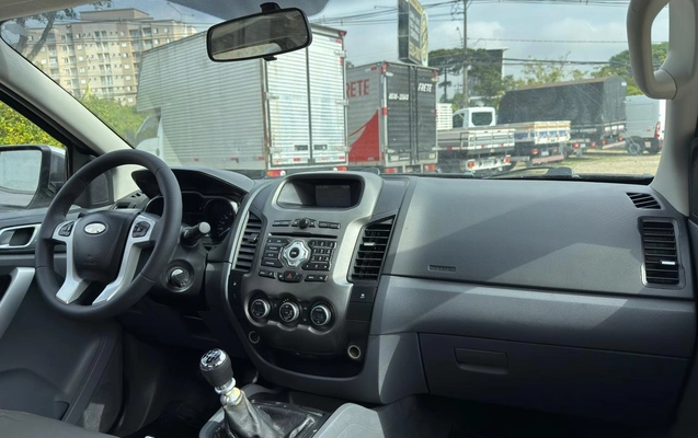 imagem-https://www.socarrao.com.br/sc-vehicle-images-prod/3459001/1787781120299-65d5696e-06ba-4a61-9c5b-33395856d10a.jpg