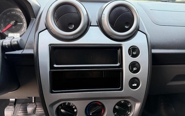imagem-https://www.socarrao.com.br/sc-vehicle-images-prod/3459002/1787864612110-8419699_13_B_209e54c37c.jpeg
