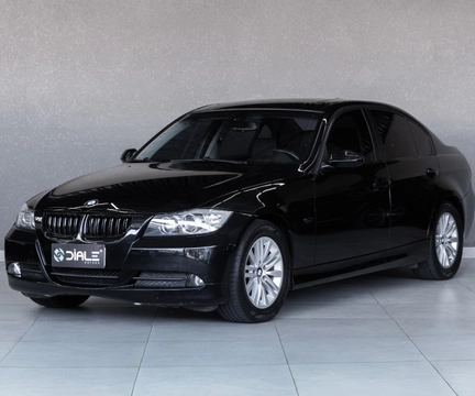 BMW 320i 2.0 Manual 2008 Preto — foto 1 de 3