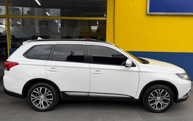 imagem-https://www.socarrao.com.br/sc-vehicle-images-prod/3460149/1787794508213-cba4d1e3742c4384b2b63744e8c5a747_1787794084820.jpg