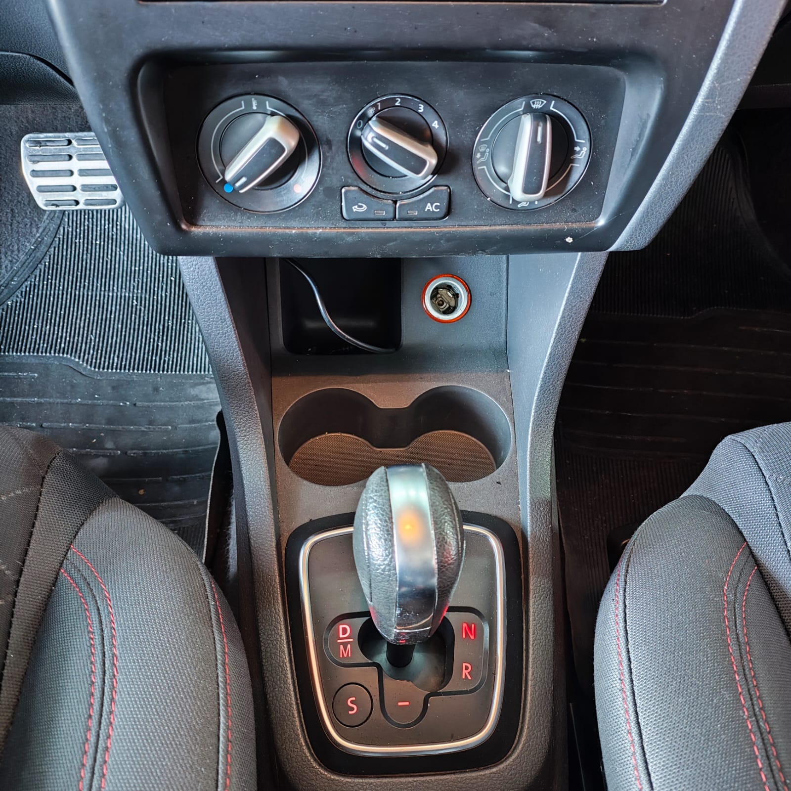 imagem-https://www.socarrao.com.br/sc-vehicle-images-prod/3461/1769987760200-6932732OR_1758383034_35_180.jpg