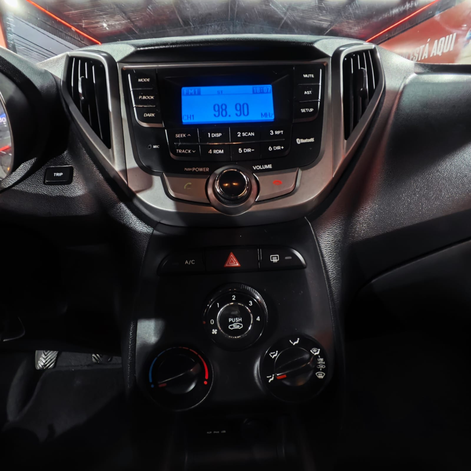imagem-https://www.socarrao.com.br/sc-vehicle-images-prod/3462/1769987760410-6932736OR_1758383243_34_370.jpg