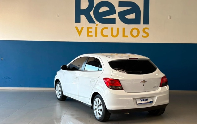 imagem-https://www.socarrao.com.br/sc-vehicle-images-prod/3468393/1787832973328-1f1ce6b6-47e2-4e97-ba8d-ce9e9d4ce53a.jpg