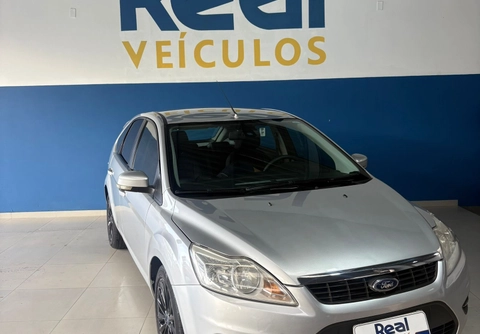 Ford Focus 2012 Prata — foto 1 de 3