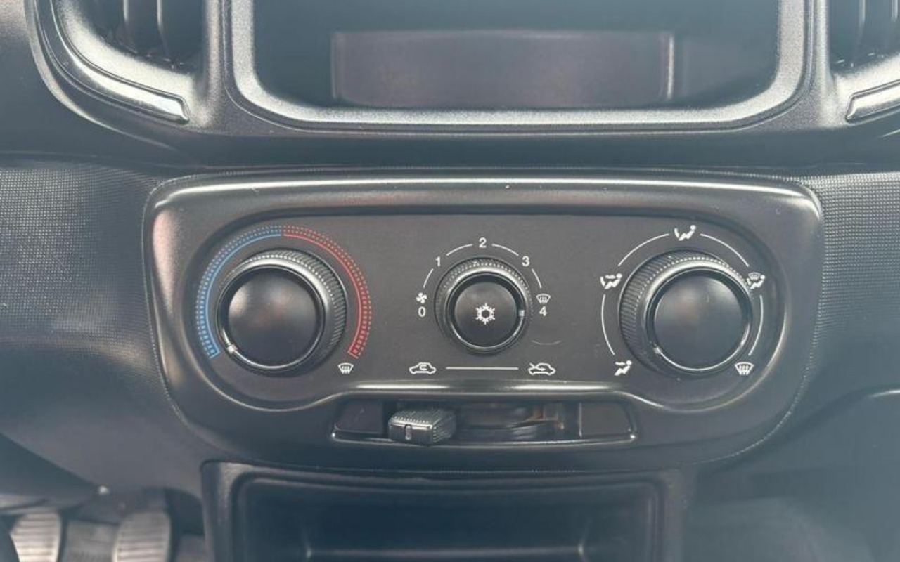 imagem-https://www.socarrao.com.br/sc-vehicle-images-prod/3468704/1787833890867-ODIwNjQ3N18xX0JfNzIyNThlMGY2OS5qcGVn.jpeg