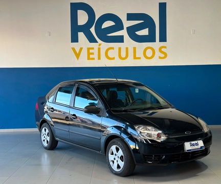 Ford Fiesta Sedan 1.0 8V Flex 4p 2007 Preto — foto 1 de 3