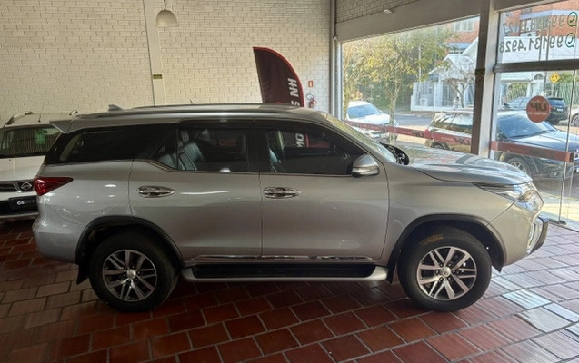 imagem-https://www.socarrao.com.br/sc-vehicle-images-prod/3468914/1788286384602-rp1GuV83gstmcQQxfgWwWZ7mrRjfvBKT.jpg