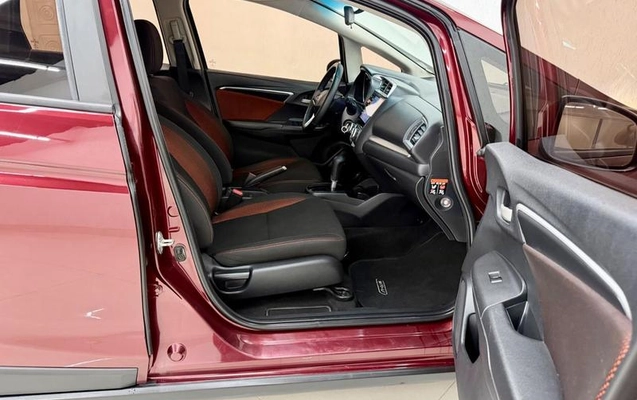 imagem-https://www.socarrao.com.br/sc-vehicle-images-prod/3469644/1788387848028-8421585_18_B_d1de160224.jpeg
