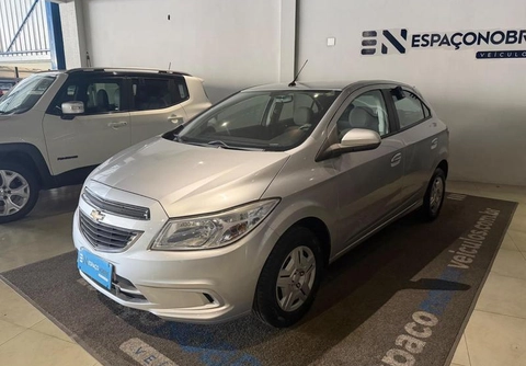Chevrolet Onix 2016 Prata — foto 1 de 3