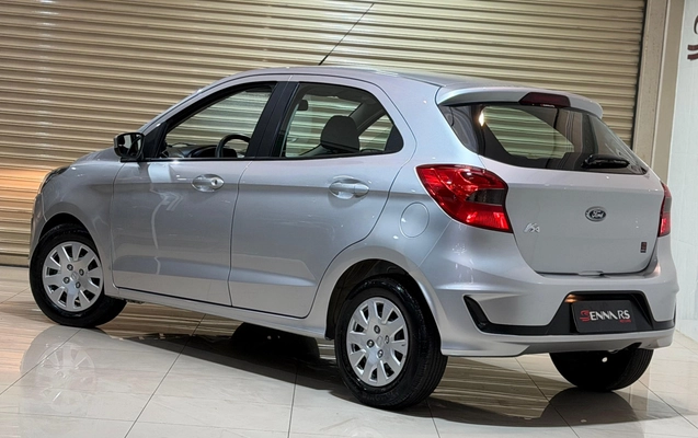 imagem-https://www.socarrao.com.br/sc-vehicle-images-prod/3470109/1787837348670-jBjJyT42ucvTnCw6X6AKqUBO7MHNnVsd.jpg
