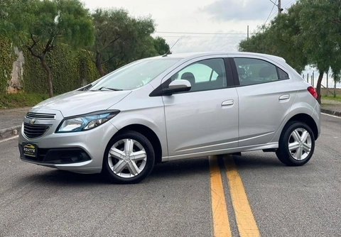 Chevrolet Onix 2016 Prata — foto 1 de 3