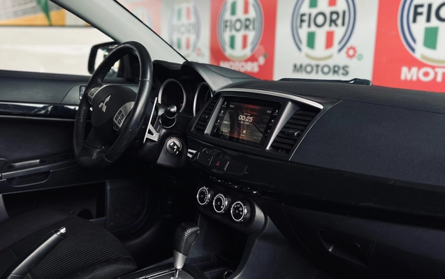 imagem-https://www.socarrao.com.br/sc-vehicle-images-prod/3471410/1787841284085-acc18f11-23ea-4eec-8eaa-1f3928699475.jpg
