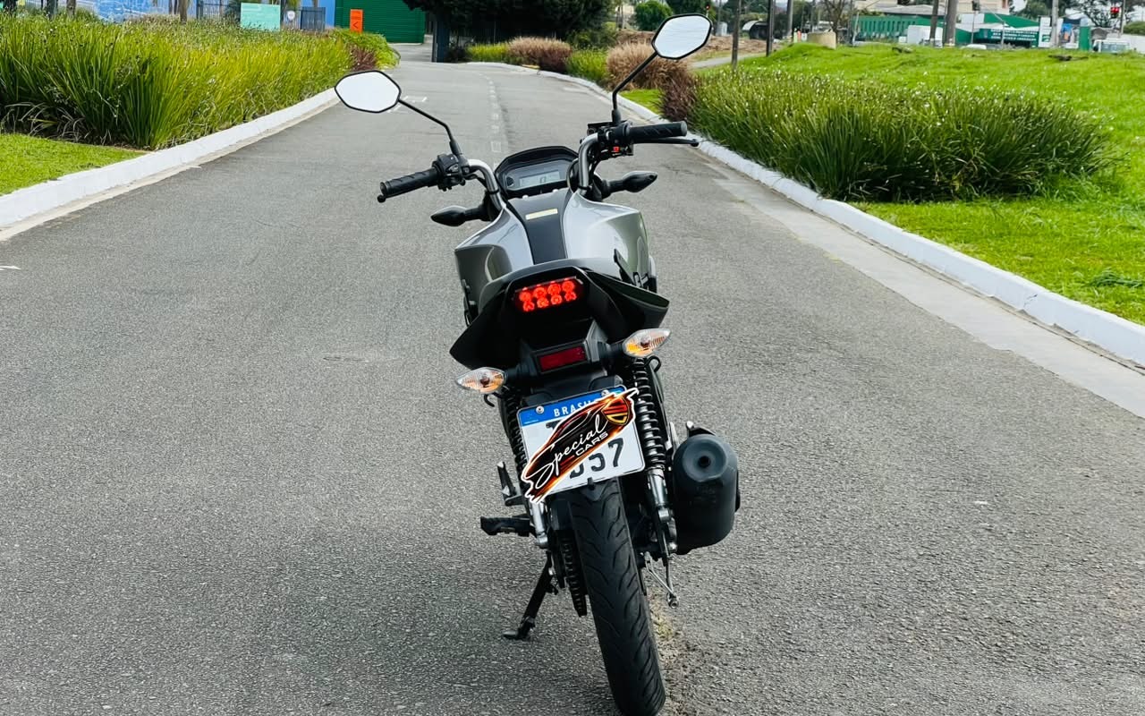 imagem-https://www.socarrao.com.br/sc-vehicle-images-prod/3472079/1787842836801-V2hhdHNBcHAgSW1hZ2UgMjAyNi0wOC0yNiBhdCAxMC41Mi4zMS5qcGVn.jpeg