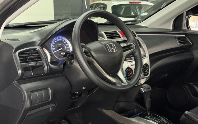 imagem-https://www.socarrao.com.br/sc-vehicle-images-prod/3472176/1787842935497-003_3dc435c59f928e4d07dbfec4e76a92ce.jpeg