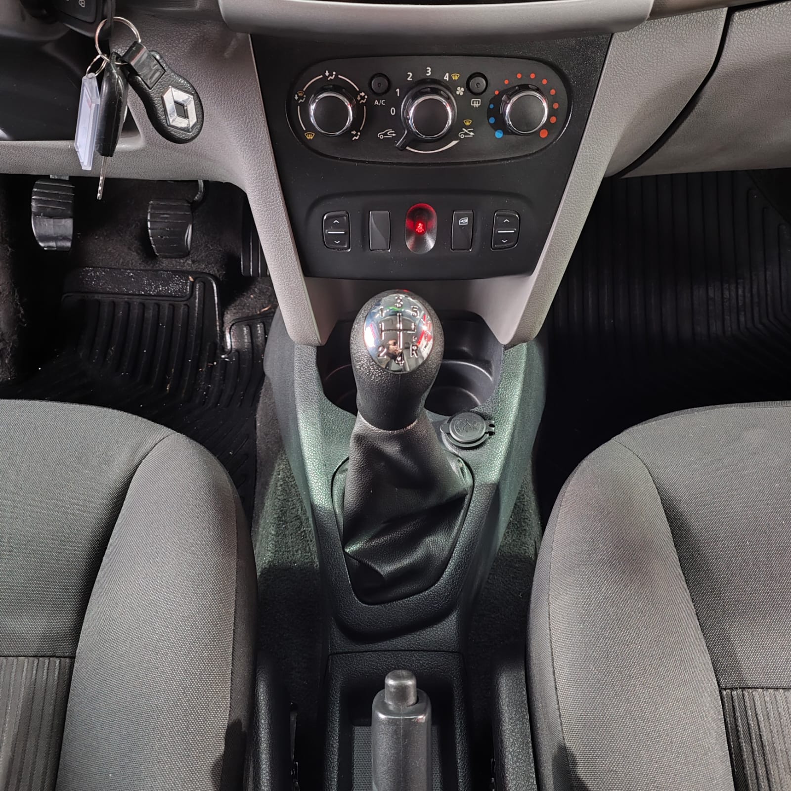 imagem-https://www.socarrao.com.br/sc-vehicle-images-prod/3473/1769987763549-6976536OR_1760138762_48_290.jpg