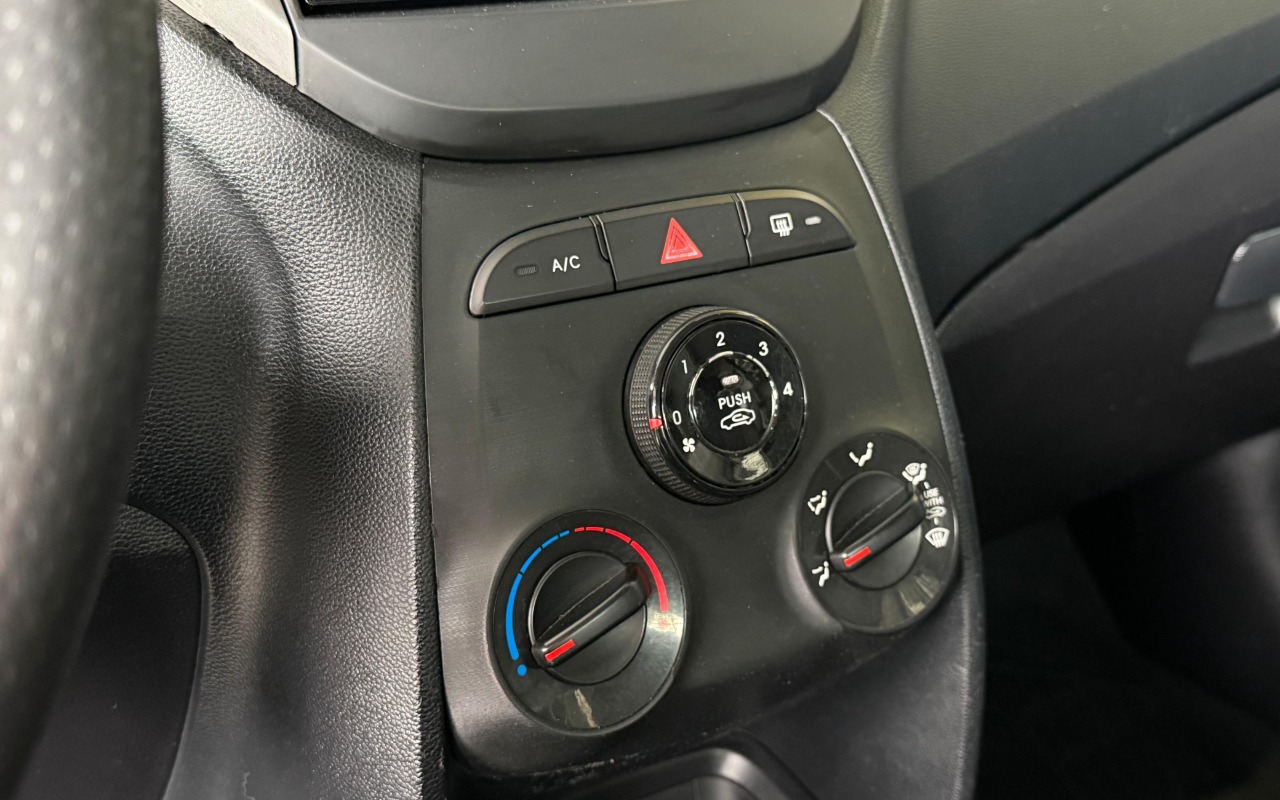 imagem-https://www.socarrao.com.br/sc-vehicle-images-prod/3473715/1787847664647-V2hhdHNBcHAgSW1hZ2UgMjAyNi0wOC0yNiBhdCAxMi4yMS4yMiAoMSkuanBlZw.jpeg